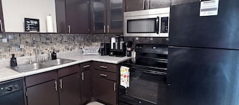 Modern Comfort Near AT&T Stadium Peaceful Getaway in DFW