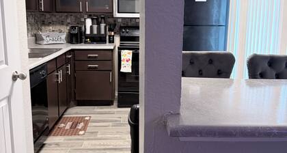 Modern Comfort Near AT&T Stadium Peaceful Getaway in DFW