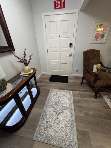 Charming 3-bedroom house with heating/AC, family friendly and centrally located.