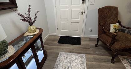 Charming 3-bedroom house with heating/AC, family friendly and centrally located.