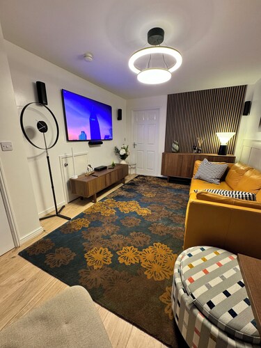 Lovely 3-bed home in an excellent neighbourhood