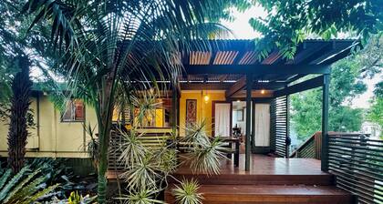 Old Skool Family Holiday House - walk to beach!