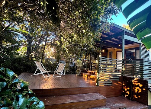 Old Skool Family Holiday House - walk to beach!