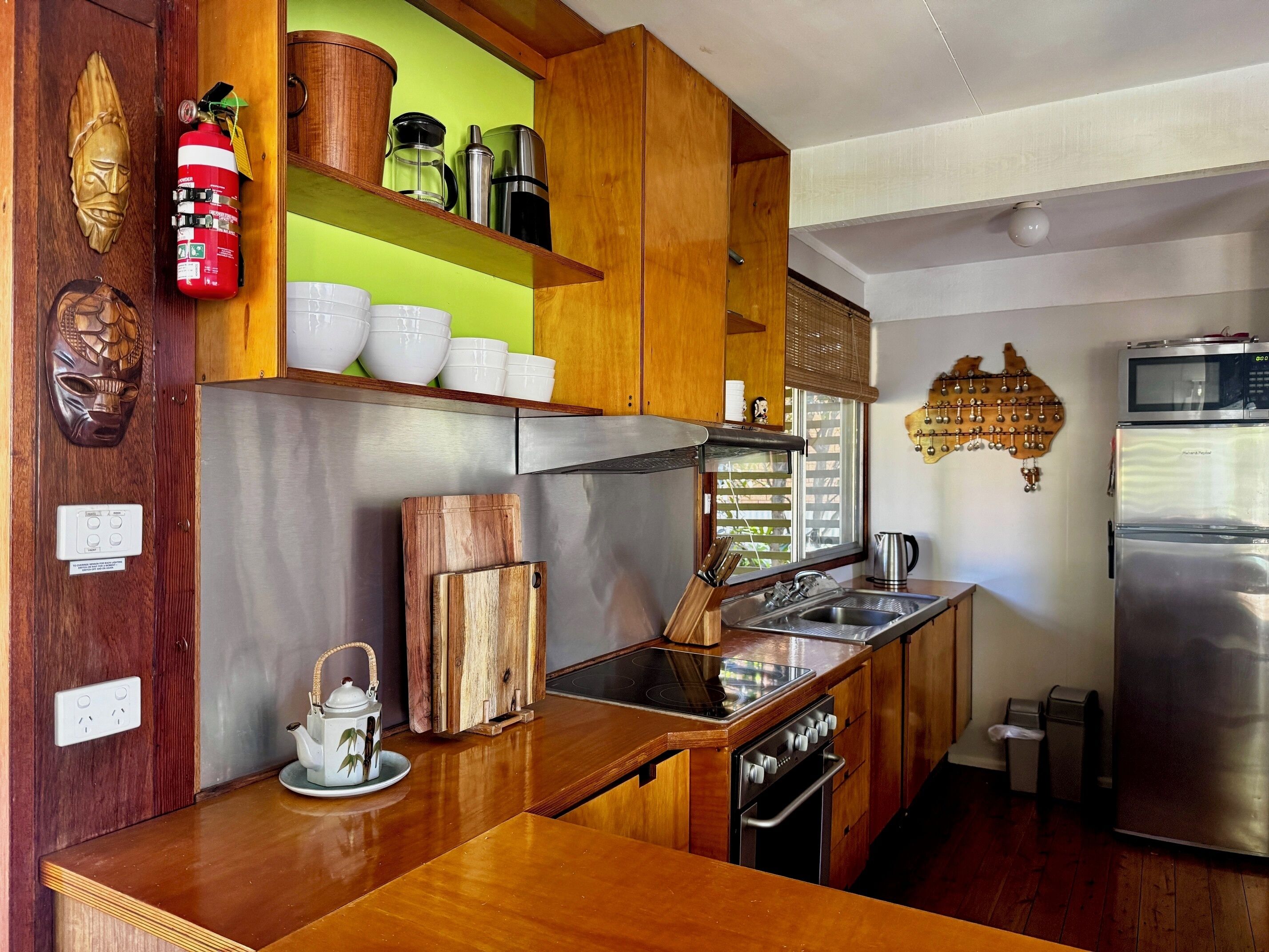 Mikroaaltouuni, uuni, liesi