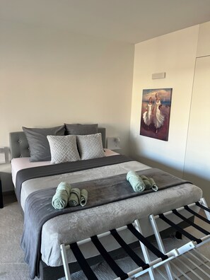 1 bedroom, desk, iron/ironing board, travel crib - New large studio  sea view and lift and free parking (Beausoleil)