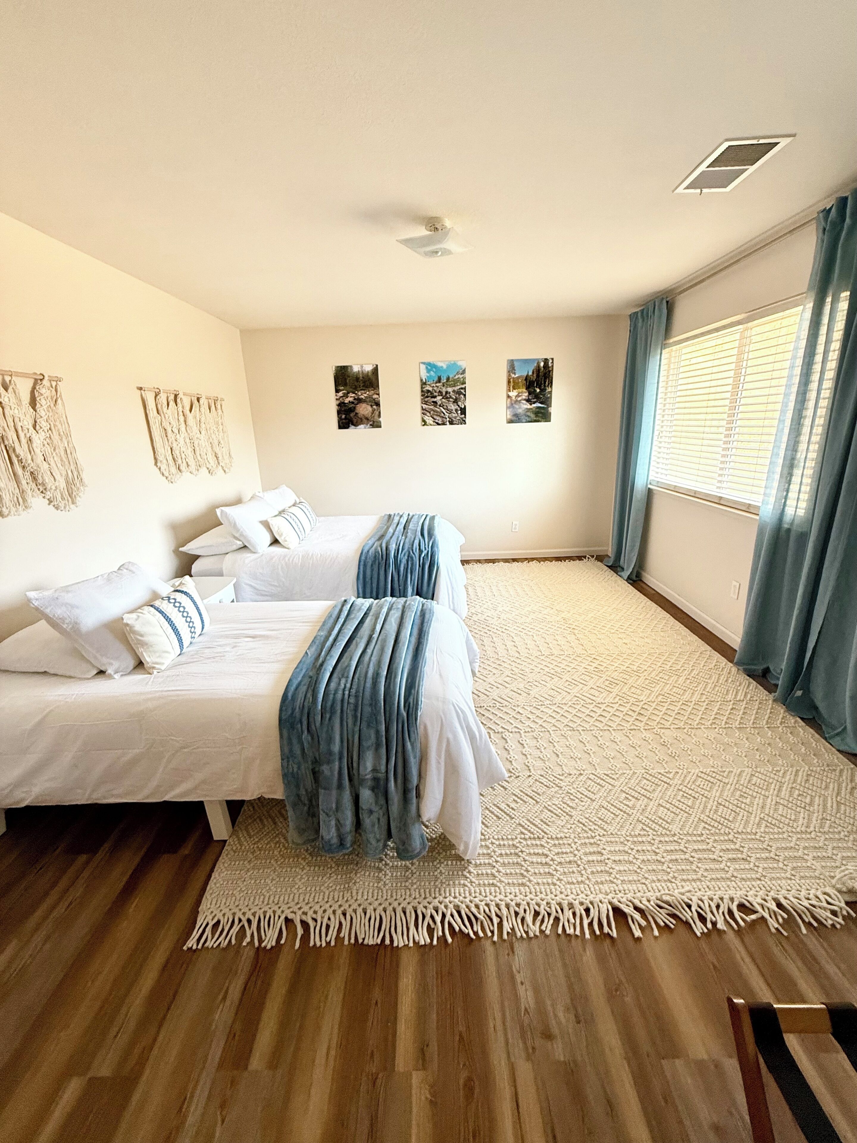 4 bedrooms, iron/ironing board, WiFi, bed sheets