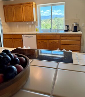 電子レンジ、オーブン、コンロ、食器洗い機