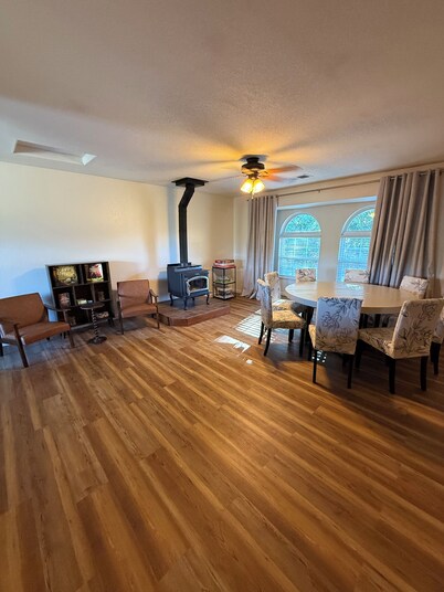 Spacious 4-bedroom house near wonderful Sequoia and Kings Canyon National Park