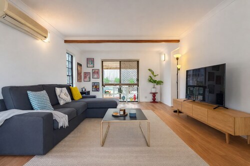 Vintage Soul - Spacious 5BR family retreat in Macgregor