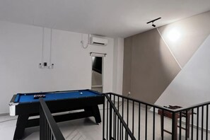 Game room - Senai 14pax The Joyous Home Pooltable Airport JPO (Senai)