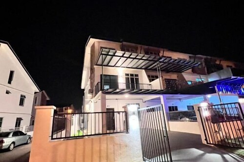 Senai 14pax The Joyous Home Pooltable Airport JPO