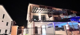 Senai 14pax The Joyous Home Pooltable Airport JPO