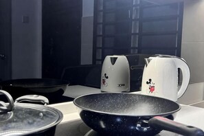Coffee and/or coffee maker - Senai 14pax The Joyous Home Pooltable Airport JPO (Senai)