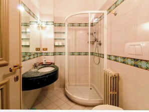 Dusche, Bidet, Handtücher