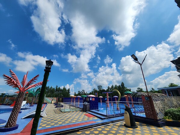 3 outdoor pools