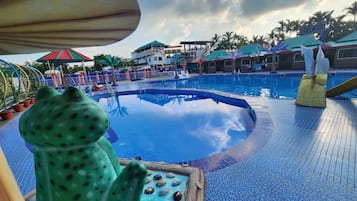 3 outdoor pools