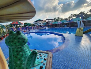 3 piscine all'aperto