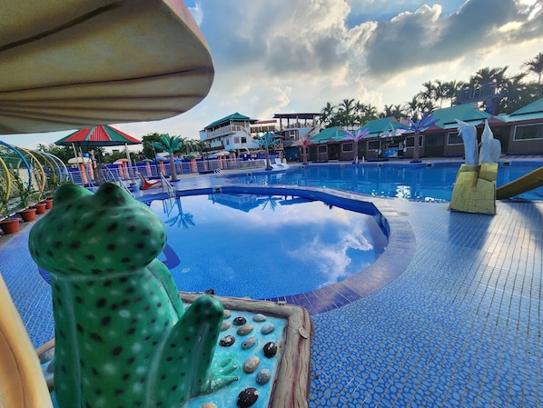 3 outdoor pools