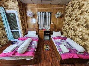 Deluxe Single Room, Balcony, Pool View