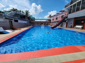 3 outdoor pools