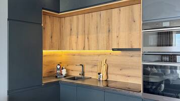 Micro-ondes, four, plaque de cuisson, lave-vaisselle