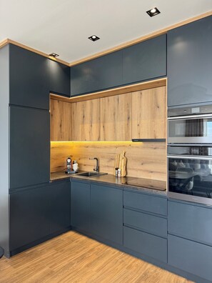 Mikrobølgeovn, ovn, kogeplade, opvaskemaskine