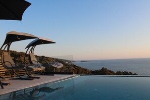 Pool - Cozy accommodation with stunning sea views and everything around is incomparable to see. (Utjeha-Bušat)