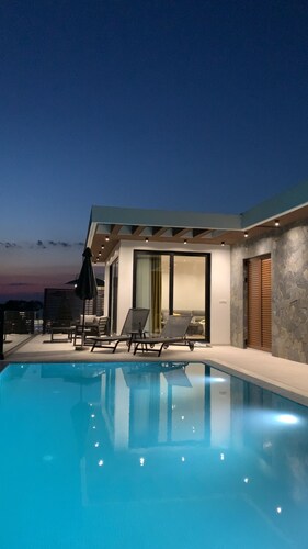Cozy accommodation with stunning sea views and everything around is incomparable to see.