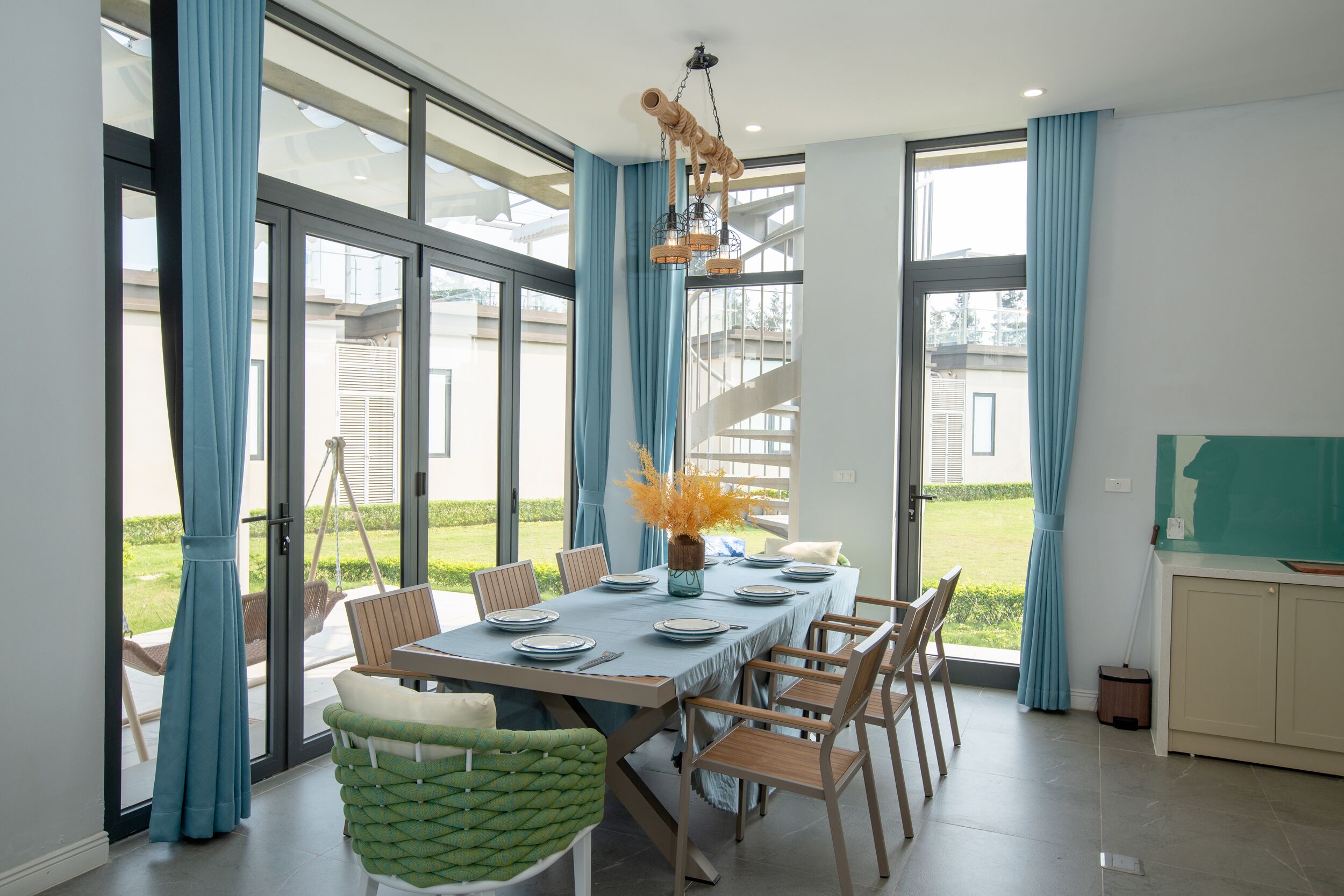 Deluxe Villa, 2 Bedrooms, Ocean View, Beachfront | Dining room