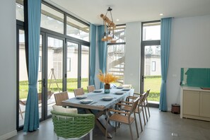 Dining room - Solar LuxStay Villa - Long Beach (Mong Cai)