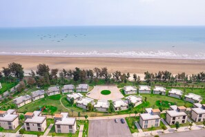 บนชายหาด, ทรายสีขาว