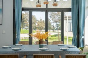 Villa Deluxe, 2 habitaciones, vista al océano, frente al mar | Comedor