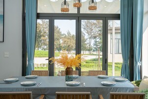 Deluxe Villa, 2 Bedrooms, Ocean View, Beachfront | Dining room