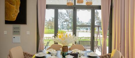 Deluxe Villa, 2 Bedrooms, Ocean View, Beachfront | Living area