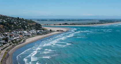 Spacious Central Townhouse – Perfect for All