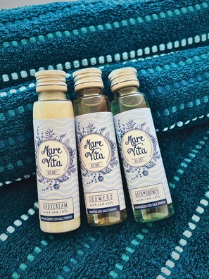 Dusche, Haartrockner, Bidet, Handtücher