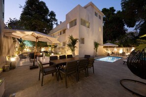 تناول الطعام بالخارج