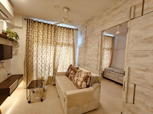 Cozy Studio apartment in charming Thane with AC - Pickmyghar