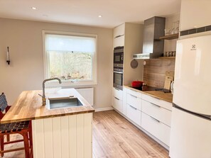 Réfrigérateur, micro-ondes, four, lave-vaisselle