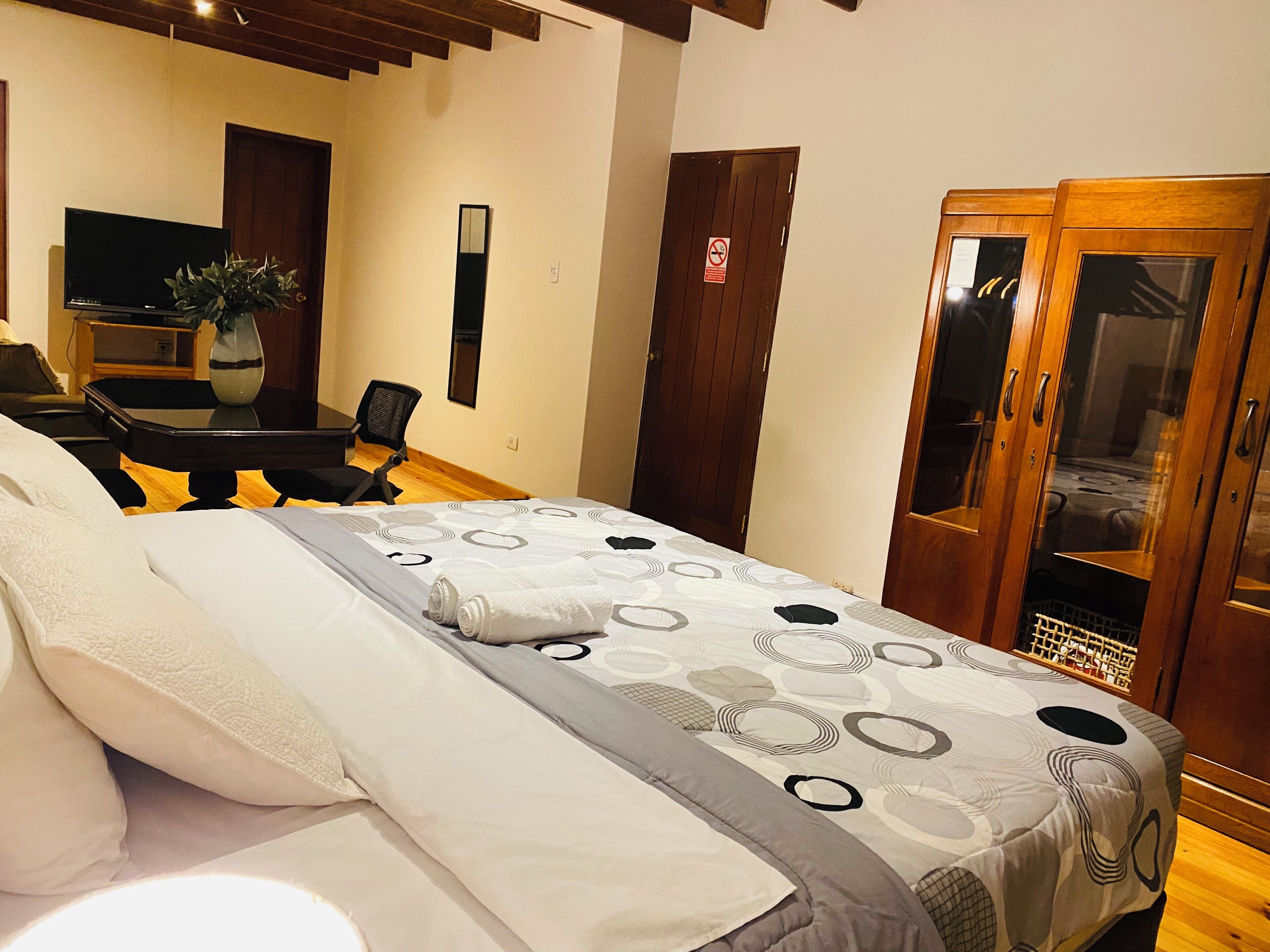 6 bedrooms, Internet, bed sheets