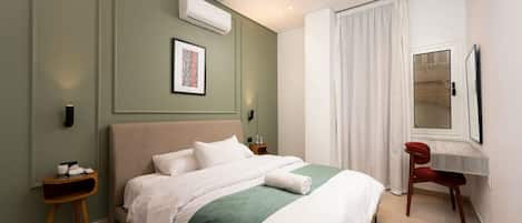 1 bedroom, desk, iron/ironing board, WiFi