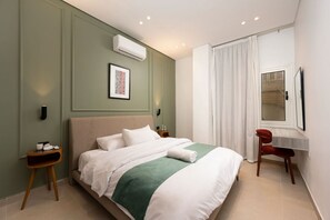 1 bedroom, desk, iron/ironing board, WiFi