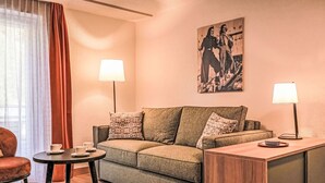 A cozy living room with a sofa, two side tables, a coffee table, and a wooden cabinet. - Lovely apartment for 3 people with WIFI, TV and balcony (Zermatt)