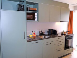 オーブン、食器洗い機、ハイチェア