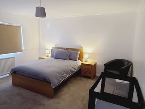 4 chambres, fer et planche à repasser, accès Internet