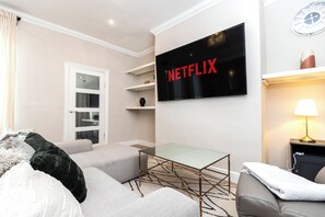 Apartment, 4 Bedrooms | Living room - Bright 4-bedroom Maisonette in Gateshead (Gateshead)