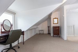 Apartment, 4 Bedrooms | Interior