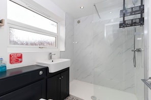 Apartment, 4 Schlafzimmer | Badezimmer | Toilettenpapier