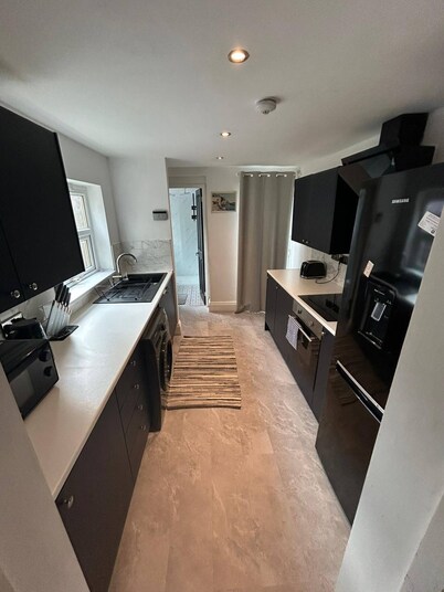 Bright 4-bedroom Maisonette in Gateshead