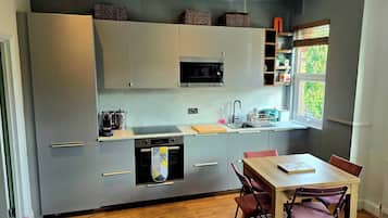 Microwave, dishwasher